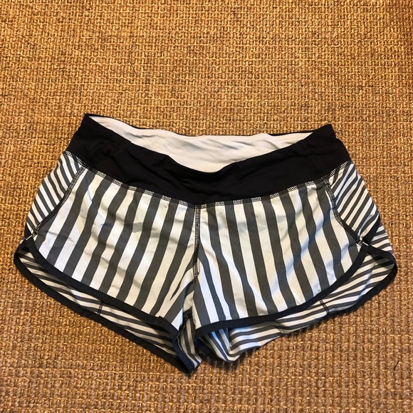Lululemon Speed Short in Sea Stripe Mint Moment, Size 6 - Picture 3 of 5